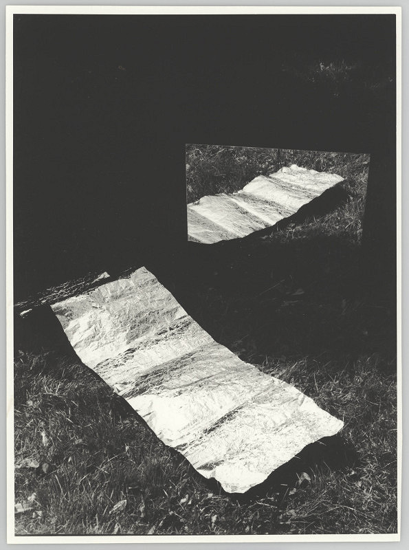 Alexandr Skalický – Objekty v trávě 1 