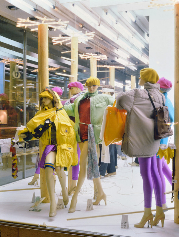 Milan Langer, Jaroslav Chmelík, Miroslav Podhrázský (fotograf) – Zima (Neonové Vánoce), Výloha Módního domu DON v Hradci Králové 