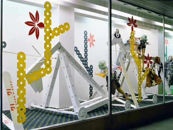 Milan Langer, Jaroslav Chmelík, Miroslav Podhrázský (fotograf) – Kaktusová stavebnice IV, Výloha Módního domu DON v Hradci Králové 