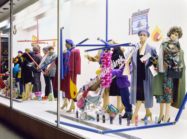 Milan Langer, Jaroslav Chmelík, Miroslav Podhrázský (fotograf) – Safety Match Christmas Tree III, Výloha Módního domu DON v Hradci Králové