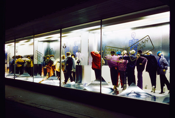 Milan Langer, Jaroslav Chmelík, Miroslav Podhrázský (fotograf) – Kaleidoskop podzimní módy, Výloha Módního domu DON v Hradci Králové 