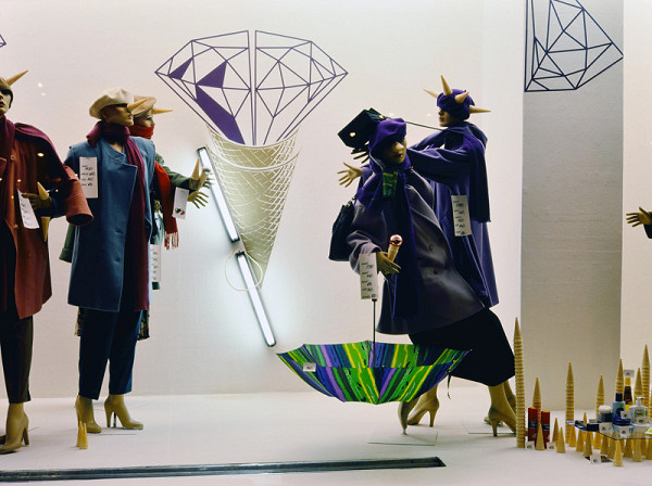 Milan Langer, Jaroslav Chmelík, Miroslav Podhrázský (fotograf) – Diamant a zmrzlina I, Výloha Módního domu DON v Hradci Králové 