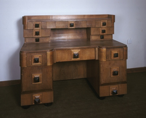 Antonín/1882 Procházka – stůl psací  ze souboru nábytku