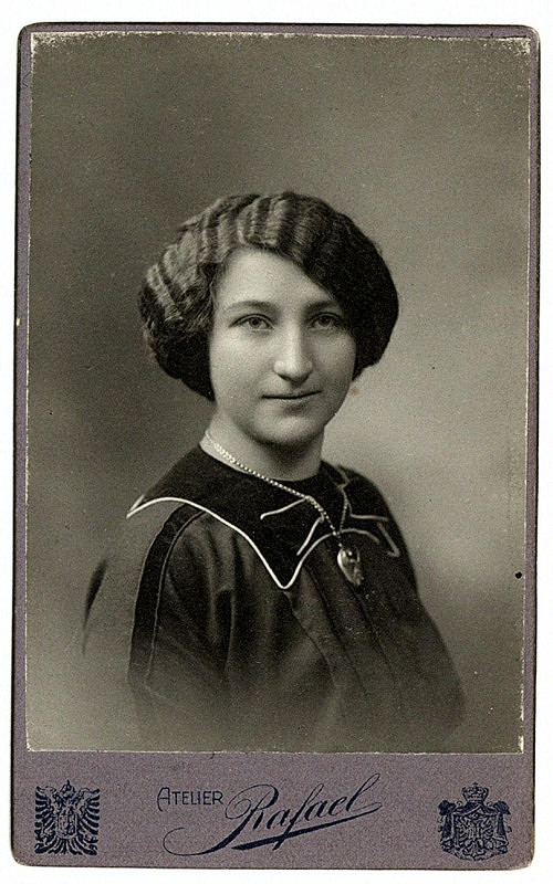 Atelier Rafael – bez názvu (portrét ženy) 