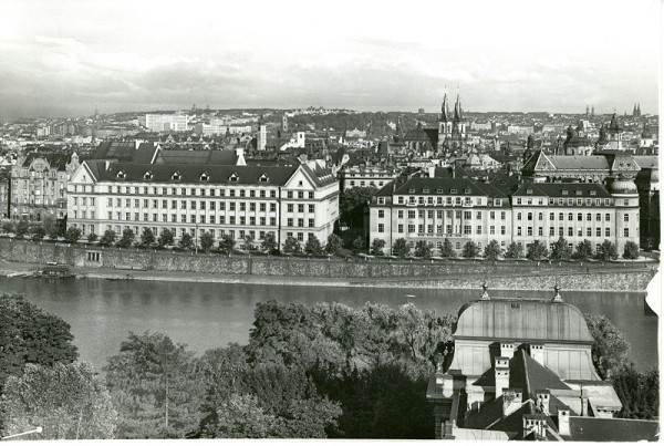 Rudolf Bruner-Dvořák – Pohled na Staré Město pražské od Kramářovy vily