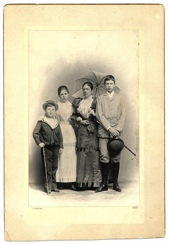 H. Eckert – bez názvu (matka se třemi dětmi) 