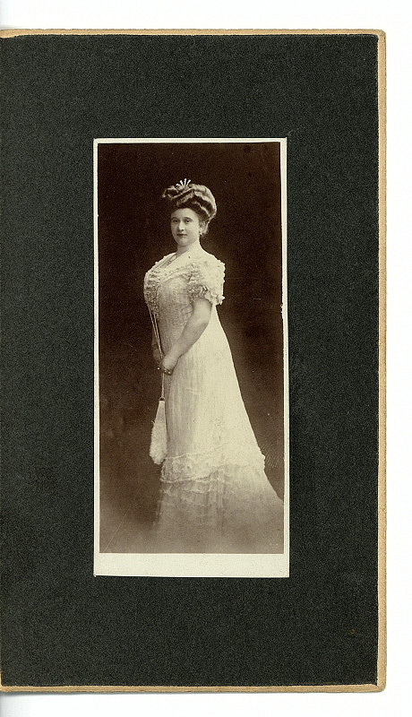 neznámý – Dáma v bílých šatech 