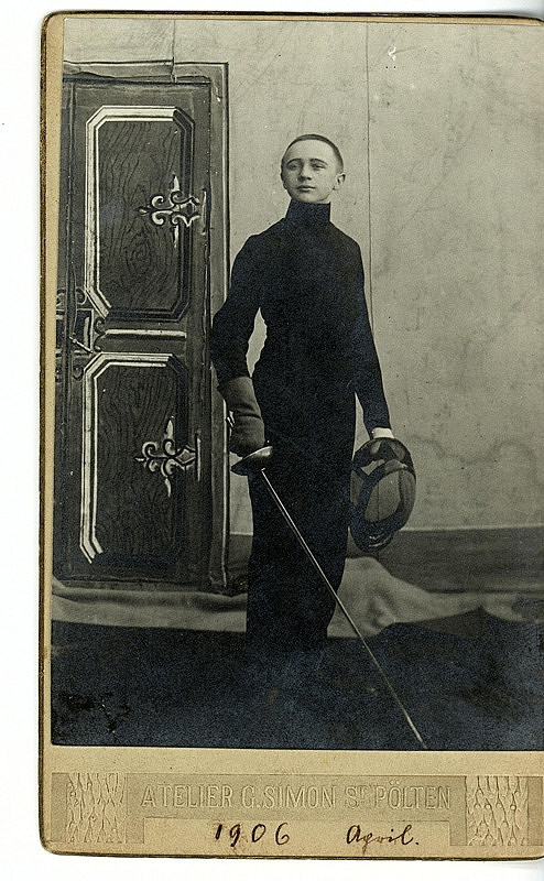 St. Polten Atelier G. Simon – portrét studenta vojenské školy G. Steinera 