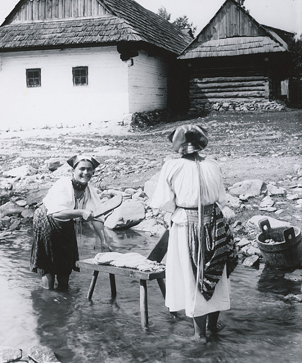 Pavol Socháň – Ženy pri praní prádla- Polomka 