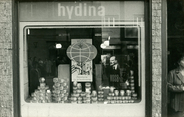 Ľubo Stacho – Výklad Hydina, Obchodná ulica č. 24 