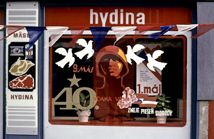 Ľubo Stacho – Výklad Hydina, Obchodná ulica č. 24 