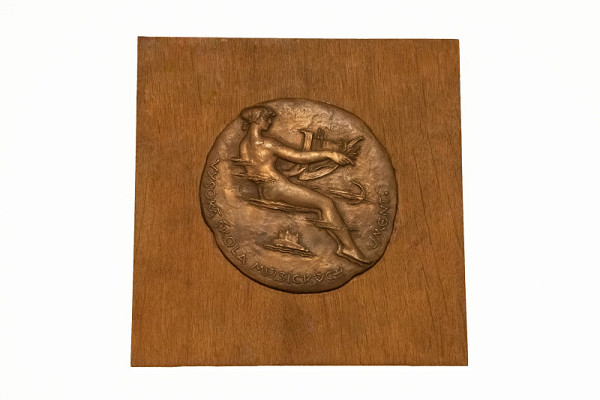 Rudolf Pribiš – Model averzu medaily k insígniám rektora hudobnej fakulty VŠMU 