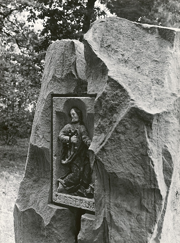 Petr Paul – Slanický ostrov umenia Oravská priehrada - lapidárium kamennej plastiky 