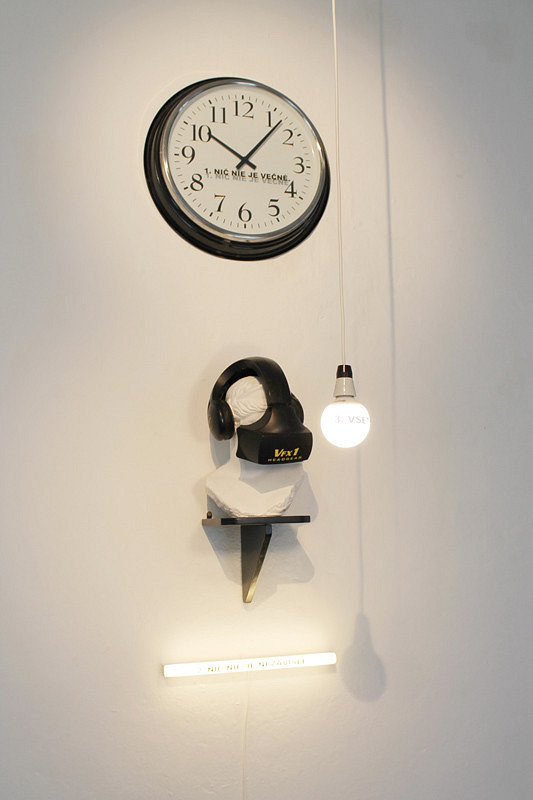 Roman Galovský – Tri Langsamove zákony   1. Nič nie je večné  2. Nič nie je nezávislé  3. Všetko tu už bolo 