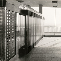 Vojtech Vilhan – Letisko v Bratislave - Ivánke. Tuzemská časť. Realizácia deliacej steny. Pohľad zboku. 