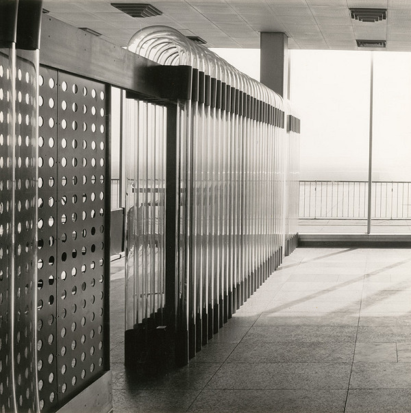 Vojtech Vilhan – Letisko v Bratislave - Ivánke. Tuzemská časť. Realizácia deliacej steny. Pohľad zboku. 