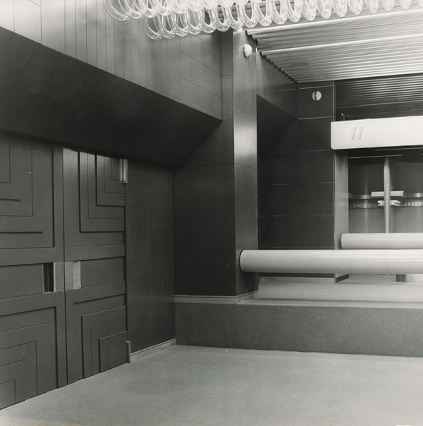 Rastislav Janák, Peter Černo, Neznámy autor – Kino Tatra v Bratislave. Pohľad do vstupných priestorov smerom k vstupu do kinosály. 