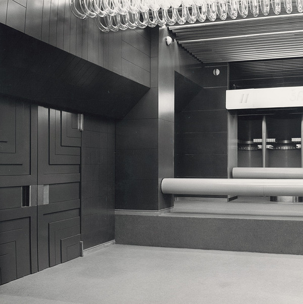 Rastislav Janák, Peter Černo, Neznámy autor – Kino Tatra v Bratislave. Vstupné priestory s pohľadom na vstup do kinosály a šatňu. 