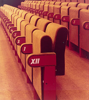 Rastislav Janák, Peter Černo, Neznámy autor – Kino Tatra v Bratislave. Detailný pohľad na sedadlá v hľadisku. 