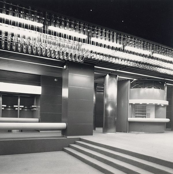 Rastislav Janák, Peter Černo, Neznámy autor – Kino Tatra v Bratislave. Vstupné priestory so šatňou a bufetom. 