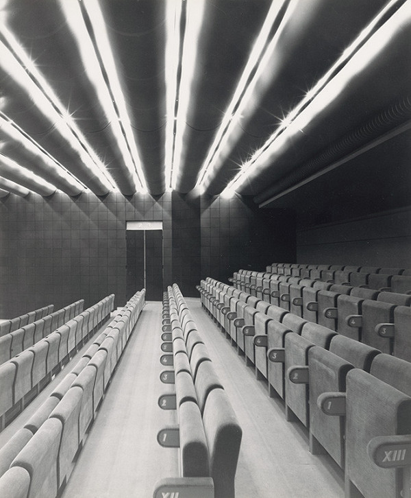 Rastislav Janák, Peter Černo, Neznámy autor – Kino Tatra v Bratislave. Pohľad do kinosály smerom do hľadiska. 