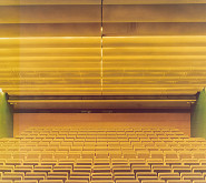 Rastislav Janák, Peter Černo, Hilda Fialová – Kino Tatra v Bratislave. Pohľad do kinosály smerom k hľadisku. 