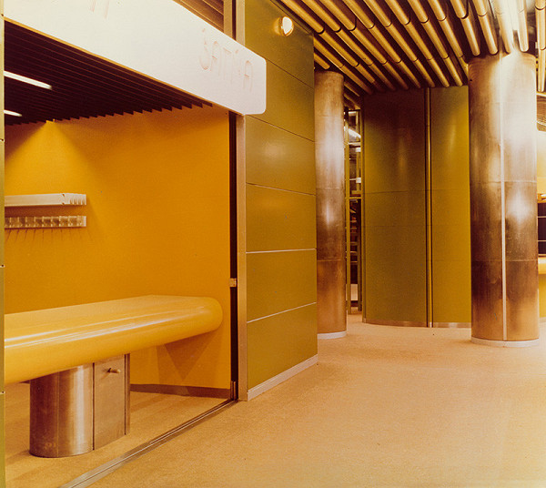 Rastislav Janák, Peter Černo, Neznámy autor – Kino Tatra v Bratislave. Vstupný priestor so šatňou. 