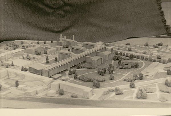 Vladimír Dedeček – Vysoká škola poľnohospodárska v Nitre. Návrh na areál školy v lokalite Nitra - Žrebčín. Model. 