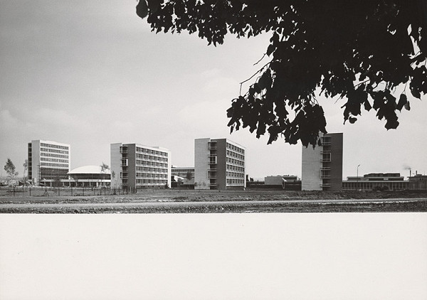 Vladimír Dedeček, M. Mihalovič – Vysoká škola poľnohospodárska v Nitre. Fotografia z výstavby.  