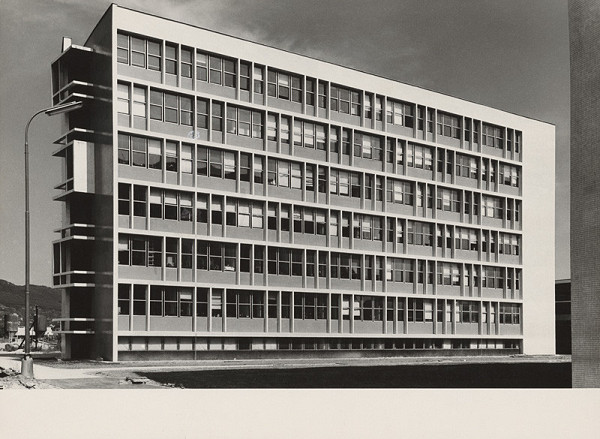 Vladimír Dedeček – Vysoká škola poľnohospodárska v Nitre. Fotografia pavilónu. 