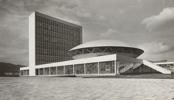 Vladimír Dedeček – Vysoká škola poľnohospodárska v Nitre. Pavilón PA - aula.