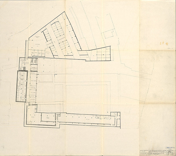 Vladimír Dedeček – Novostavba a prestavba Slovenskej národnej galérie v Bratislave. Úvodný projekt. Pôdorys suterénu 1 s alternatívou kotolne 1. M 1:200.  