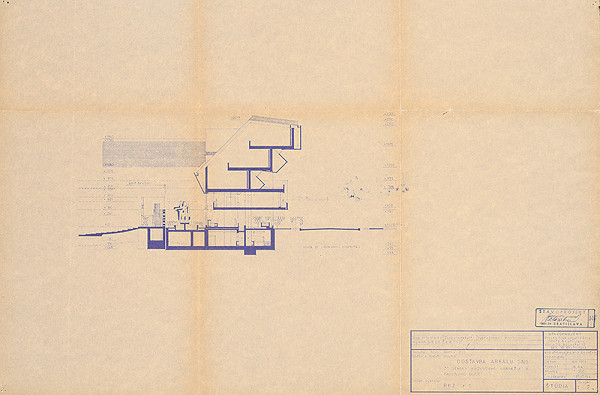 Vladimír Dedeček – Dostavba areálu SNG zo strany Rázusovho nábrežia a Paulíniho ulice – 3. a 4. stavba. Štúdia súboru stavieb. Rez r 1. M 1:200. 