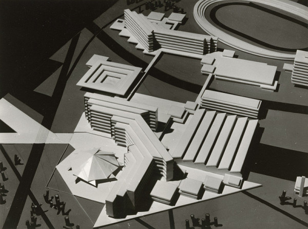 Vladimír Dedeček – Areál Vysokej školy lesníckej a drevárskej vo Zvolene. Model. 