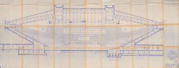 Vladimír Dedeček – Viacúčelová športová hala v Ostrave – Vítkoviciach (značené ako Náhradná výstavba za asanované objekty na ulici Místeckej v Ostrave). Rez g-g´(halovou časťou). M 1:50. 
