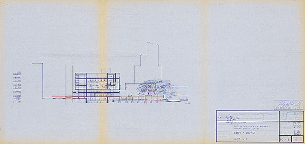 Vladimír Dedeček – Združená administratívna budova ObNV a ObvKSS v Bratislave – Dúbravke. Projektová úloha. Rez r 1. M 1:500.  