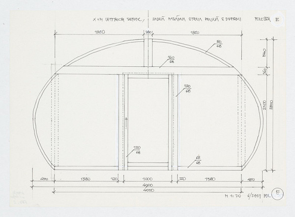 Ivan Matušík – Rodinný dom Xénie a Martina Lettrichovcov na Rybárskej ceste 23 v Senci. Štúdia. Zadná fasádna stena pevná s dvermi – pol. E (pohľad). M 1:20. 