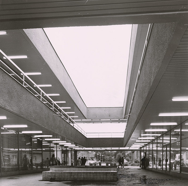 Ivan Matušík, Neznámy autor – Nákupné stredisko v Martine. 