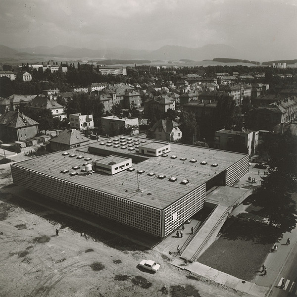 Ivan Matušík, Neznámy autor – Nákupné stredisko v Martine. Letecký pohľad na stavbu. 