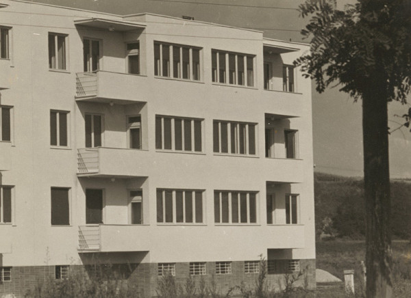 Oskár Winkler – Dvojposchodový dom v Lučenci - Opatovej. Pohľad z dvora.