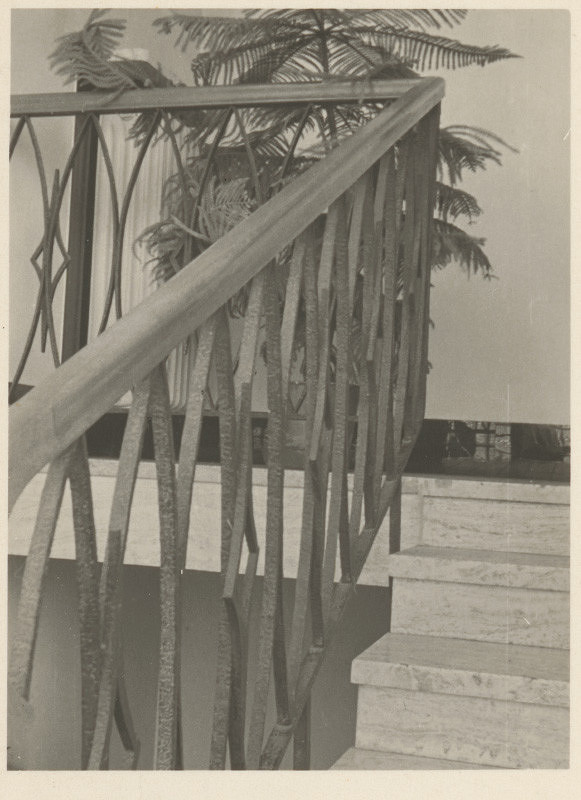 Oskár Winkler – Vlastné práce. Pohľad na zábradlie schodiska. 