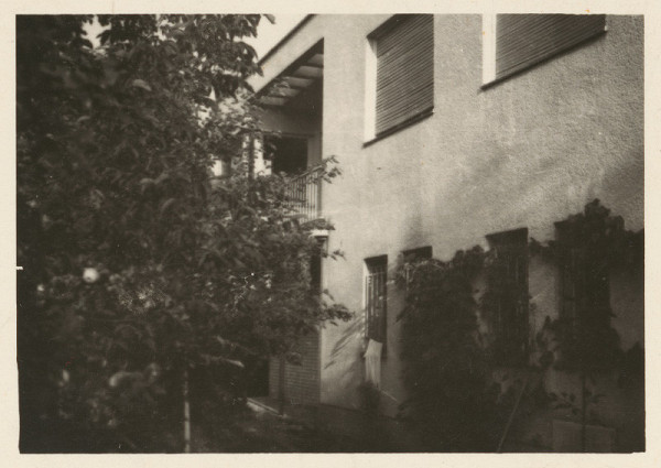 Oskár Winkler – Vlastné práce. Pohľad zo záhrady. 