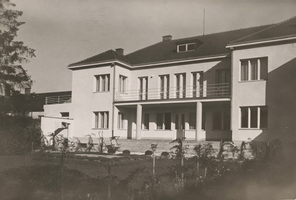 Oskár Winkler – Dom Dr. Wittmanna vo Zvolene. Pohľad zo záhrady. 