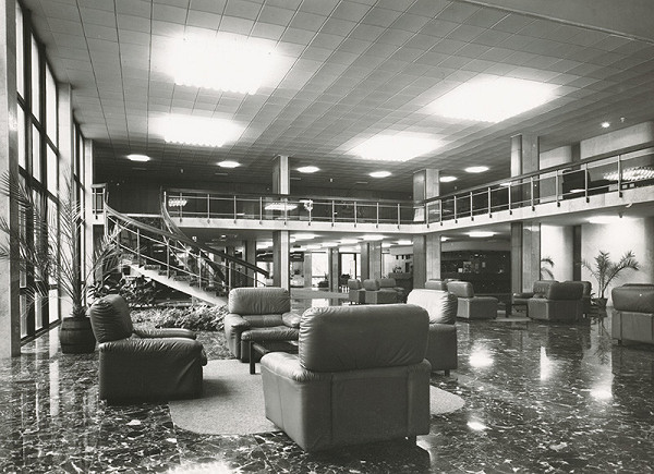 Rajmund Müller, Viktor Uhliarik, Christo Tursunov – Liečebný ústav Balnea Esplanade v Piešťanoch. Interiér, vstupná hala 