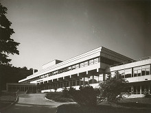 Viktor Uhliarik, Jozef Schuster, Rajmund Müller – Balneoterapia v Bardejovských kúpeľoch. Exteriér. 