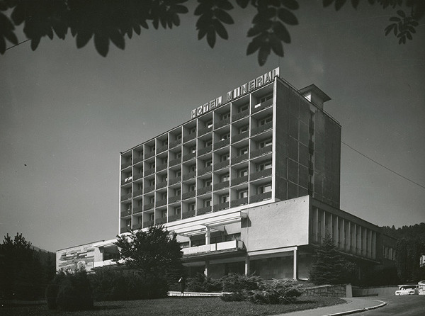 Marián Beluš, Rajmund Müller – Hotel Minerál v Bardejovských kúpeľoch. Celkový pohľad.  