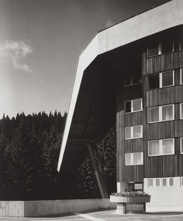 Rajmund Müller – Liečebný ústav Permon na Podbanskom. Exteriér.   