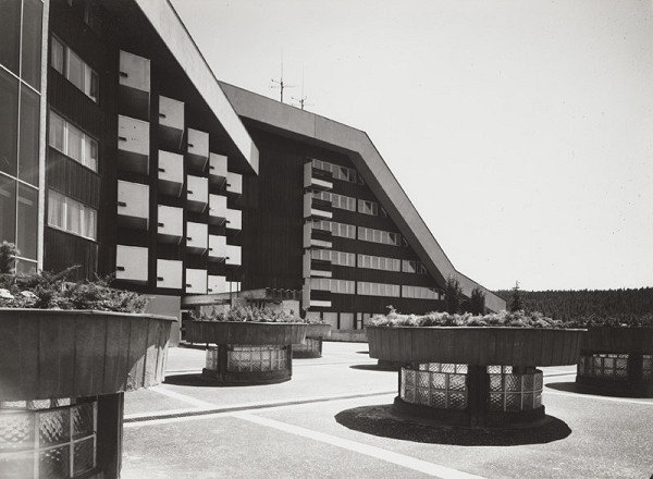 Ján Sturmayr, Rajmund Müller – Liečebný ústav Permon na Podbanskom. Exteriér.   