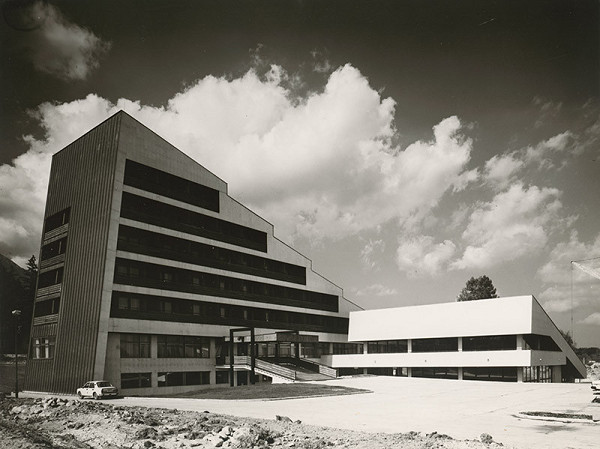 Josef Struhař, Rajmund Müller – Rehabilitačno-rekreačné zariadenie Považských strojární v Starej Lesnej. Exteriér.  