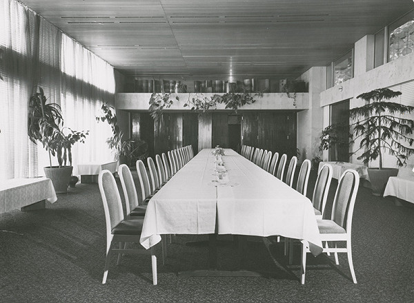 Štefan Svetko, Štefan Ďurkovič, Rajmund Müller – Hotel Bôrik v Bratislave. Detail interiéru, jedálenské priestory. 